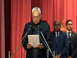 Bihar Politics : नीतीश कुमार ने ली मुख्यमंत्री पद की शपथ, नौवीं बार बने सीएम Bihar Politics : नीतीश कुमार ने ली मुख्यमंत्री पद की शपथ, नौवीं बार बने सीएम
