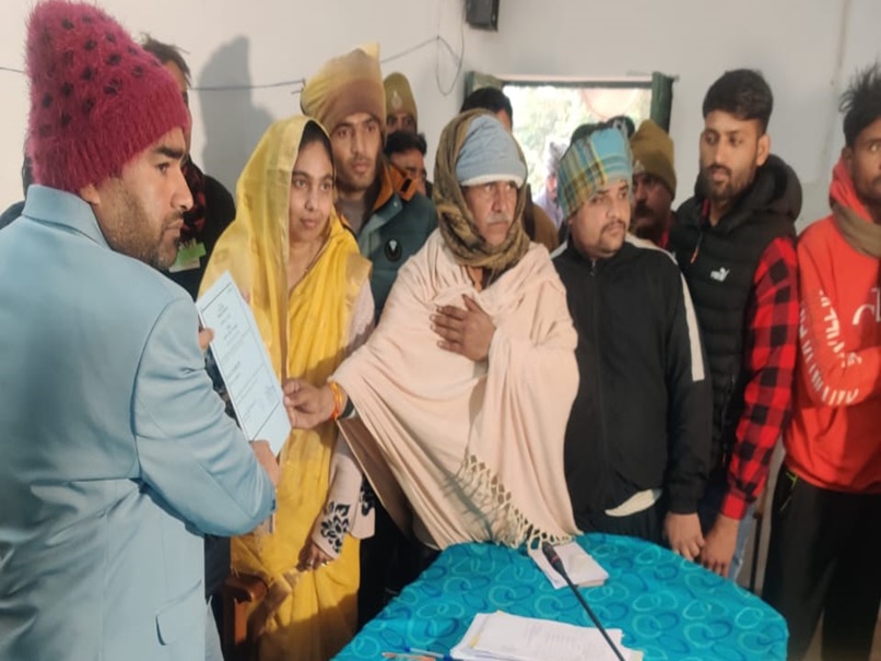 MP News: सरपंच की हत्या के बाद खाली हुई थी कुर्सी, अब चुनाव जीतकर उस पर बैठेगी मृतक की पत्नी