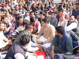 RAS अभ्यर्थियों के बाद अब राजीव गांधी युवा मित्रों के धरने ने पकड़ा तूल, मुलाकात के बाद बोले पायलट- 'अन्याय नहीं होने देंगे'