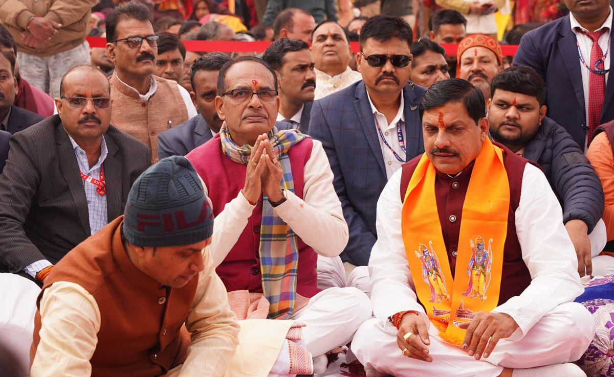 पूर्व CM शिवराज ने रामराजा सरकार के दर पर गाए भजन, कहा-करोड़ों भारतीयों का संघर्ष आज सफल हुआ