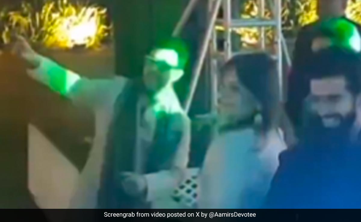 Viral: Aamir Khan Danced To <i>Bachna Ae Haseeno</i> At Daughter Ira's <i>Sangeet</i>