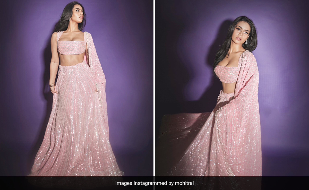 Nysa Devgan Brings Springtime Sparkle To The Season In A Rs 5 Lakh Sequin Pink Manish Malhotra <i>Lehenga</i>