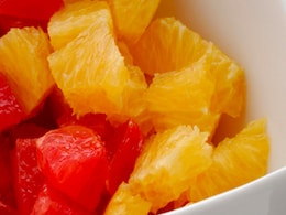 बालों को अंदरूनी रूप से बढ़ाने में असरदार हैं ये 5 फल, इन Healthy Fruits को खाने पर घने होते हैं बाल  बालों को अंदरूनी रूप से बढ़ाने में असरदार हैं ये 5 फल, इन Healthy Fruits को खाने पर घने होते हैं बाल