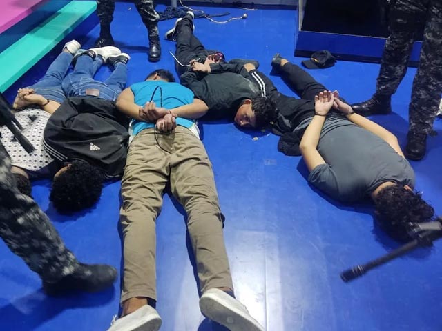 इक्वाडोर में TV स्टूडियो पर बंदूकधारियों का हमला, हथियारबंद गिरोह के 13 सदस्य गिरफ़्तार