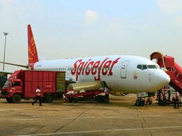 SpiceJet ने 150 क्रू मेंबर्स को 3 महीने की छुट्टी पर भेजा, DGCA के फैसले के बीच शेयर गिरे SpiceJet ने 150 क्रू मेंबर्स को 3 महीने की छुट्टी पर भेजा, DGCA के फैसले के बीच शेयर गिरे
