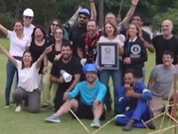 ब्राज़ील के YouTuber ने पॉप्सिकल्स स्टिक से बना डाला सबसे ऊंचे टॉवर का विश्व रिकॉर्ड, यहां देखें...