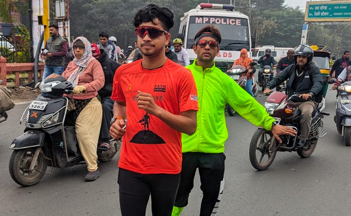 इंदौर के कार्तिक जोशी 1008 KM की दौड़ तय कर पहुंचेंगे अयोध्या, 14 दिन में पूरा होगा सफर