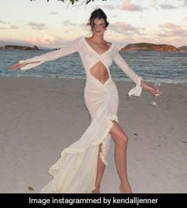 kendall jenner beach dress Kendall Jenner Proves a Tropical Beach Wardrobe Can Be All Black