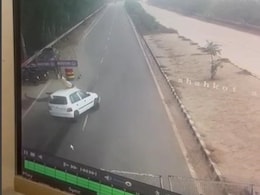 VIDEO: पंजाब में पुलिसकर्मी को तेज रफ्तार कार ने कुचला, हालत नाजुक; घटना CCTV में कैद