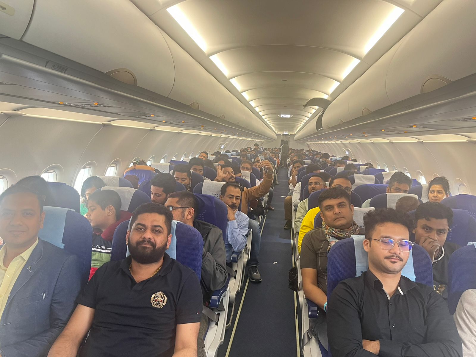 मुंबई से उड़ान भरने के 12 घंटे बाद गुवाहाटी पहुंची IndiGo की फ्लाइट, ढाका में हुई थी इमरजेंसी लैंडिंग मुंबई से उड़ान भरने के 12 घंटे बाद गुवाहाटी पहुंची IndiGo की फ्लाइट, ढाका में हुई थी इमरजेंसी लैंडिंग