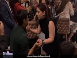 Ira Khan-Nupur Shikhare Wedding: शादी से पहले नुपूर शिखरे संग रोमांटिक हुईं आइरा खान, छैयां-छैयां पर किया डांस Ira Khan-Nupur Shikhare Wedding: शादी से पहले नुपूर शिखरे संग रोमांटिक हुईं आइरा खान, छैयां-छैयां पर किया डांस