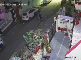 Datia: ढाबा में खाना खा रहे युवाओं पर बदमाशों ने बरसाई गोलियां, एक युवक की मौत, 5 घायल Datia: ढाबा में खाना खा रहे युवाओं पर बदमाशों ने बरसाई गोलियां, एक युवक की मौत, 5 घायल
