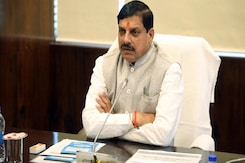 सीएम मोहन ने कहा- हमारे साथ आओ कांग्रेस MLA बोले- दिमाग मत चलाओ सीएम मोहन ने कहा- हमारे साथ आओ कांग्रेस MLA बोले- दिमाग मत चलाओ
