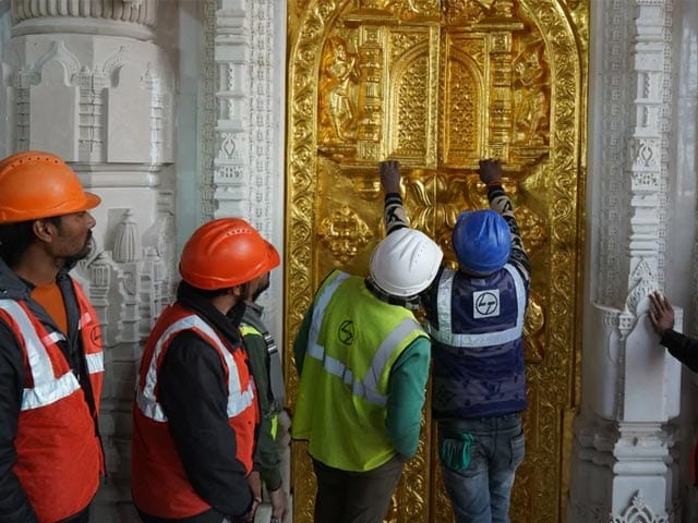 Video: अयोध्या में राम मंदिर के गर्भ गृह में लगे सोने की परत चढ़े 2 दरवाज़े, कुल 24 दरवाजे ऐसे होंगे