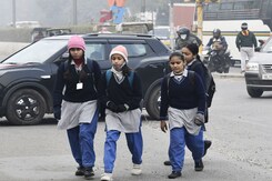 Delhi Grapples With Cold Wave, Weather Office Issues Red Alert Delhi Grapples With Cold Wave, Weather Office Issues Red Alert