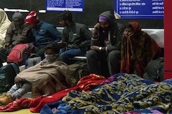 Delhi Wakes Up To Another Cold Morning, Several Flights, Trains Delayed Due To Fog Delhi Wakes Up To Another Cold Morning, Several Flights, Trains Delayed Due To Fog