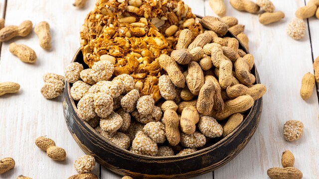 Lohri 2024: Chikkis provide energy due to their high sugar and fat content