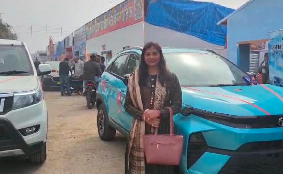 Ram Mandir: रामलला प्राण प्रतिष्ठा उत्सव में व्यापारियों की चांदी, एमपी के इस शहर में 1000 गाड़ियां और 5 करोड़ के ध्वज बिके