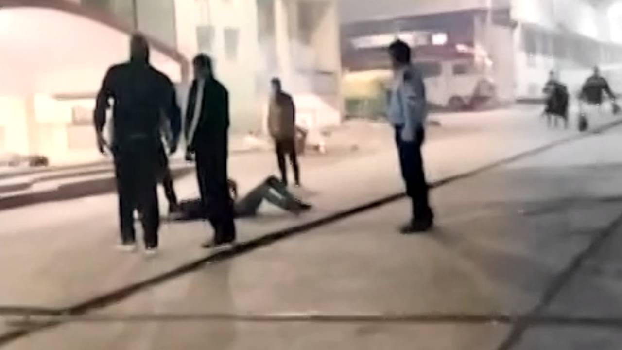 इंदौर के MY अस्पताल में  मारपीट, मरीज के परिवार को गार्ड ने बुरी तरह से पीटा