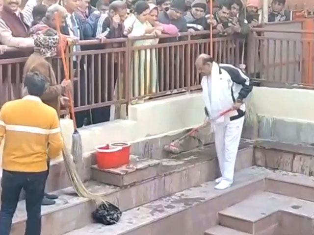 Lok Sabha Speaker Om Birla On Wednesday Cleaned The Premises Of The Khade Ganesh