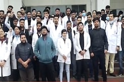 विदिशा में 300 जूनियर डॉक्टरों ने क्यों कर दी हड़ताल? विदिशा में 300 जूनियर डॉक्टरों ने क्यों कर दी हड़ताल?