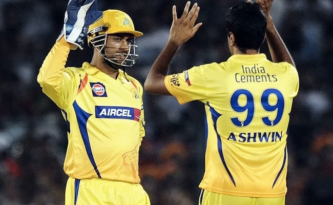 IPL मैच फिक्सिंग केस : रिटायर्ड IPS की सजा पर सुप्रीम कोर्ट की फिलहाल रोक, महेंद्र सिंह धोनी को जारी हुआ नोटिस