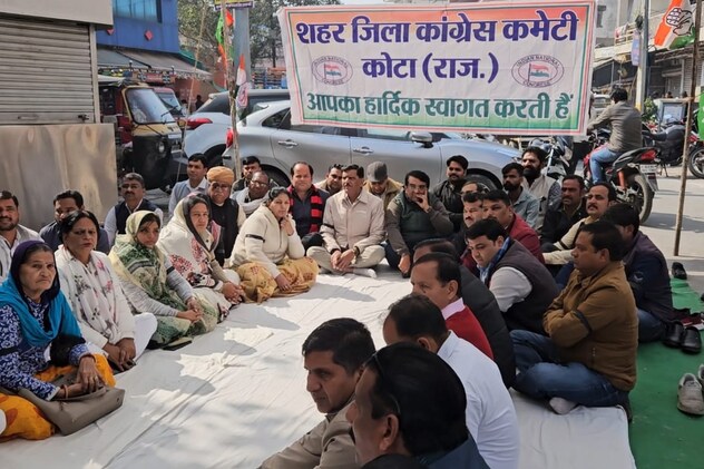 कोटा शहर में मौन सत्याग्रह करते कांग्रेसी कार्यकर्ता कोटा शहर में मौन सत्याग्रह करते कांग्रेसी कार्यकर्ता