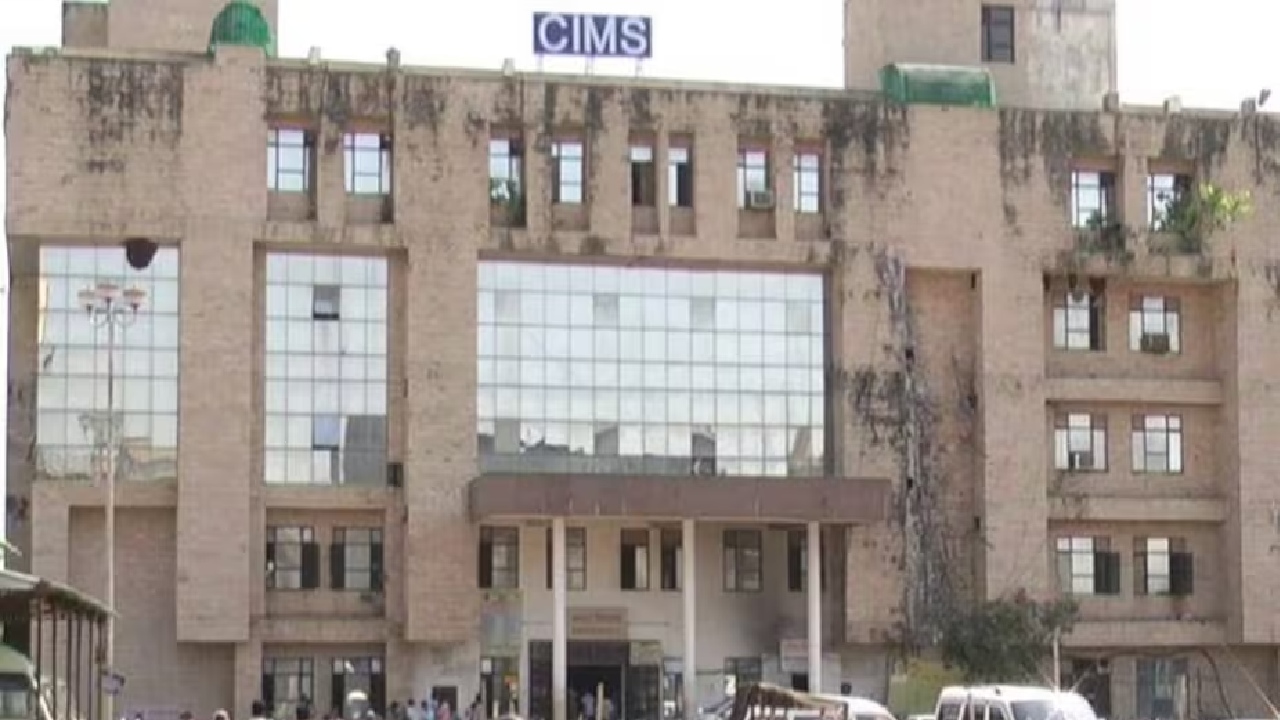 बिलासपुर में सिम्स हॉस्पिटल की बड़ी कामयाबी, दुर्लभ बीमारी का सफल ऑपरेशन