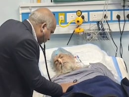 अंतिम संस्कार के लिए शव को ला रहे थे गांव, गड्ढे में फंसी एंबुलेंस; झटके से 'मुर्दा' हुआ जिंदा अंतिम संस्कार के लिए शव को ला रहे थे गांव, गड्ढे में फंसी एंबुलेंस; झटके से 'मुर्दा' हुआ जिंदा