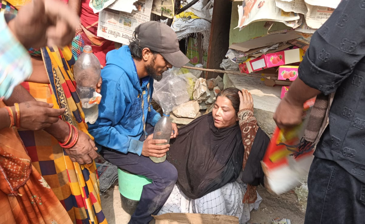 राजस्थान में अतिक्रमण हटाने पहुंची टीम का विरोध, बुलडोजर के आगे लेटी महिला, फिर...