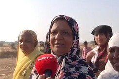 'मोदी की गारंटी पर भरोसा': सोलापुर की महिलाओं ने घर मिलने पर जताई खुशी 'मोदी की गारंटी पर भरोसा': सोलापुर की महिलाओं ने घर मिलने पर जताई खुशी