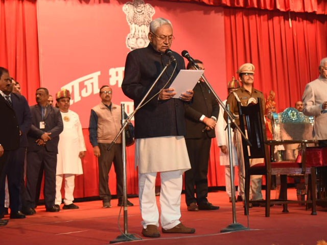 नीतीश कुमार पर कांग्रेस से लेकर AAP तक ने चलाए तीखे शब्दों के बाण, जानें किस नेता ने क्या कहा