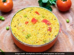 आज डिनर में क्या बनाऊं: रात में खाना चाहते हैं कुछ स्वादिष्ट और हल्का तो एक बार जरूर ट्राई करें मसाला खिचड़ी, नोट करें रेसिपी