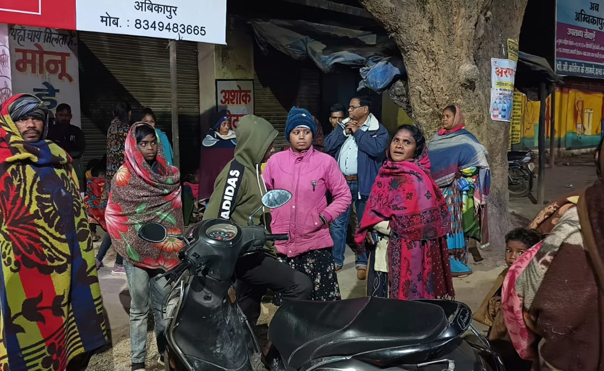 गांव में घुसा 27 जंगली हाथियों का दल, खौफ में ग्रामीण, प्रशासन ने लगाई पिकनिक पर रोक