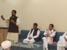 पश्चिम राजस्थान से लोकसभा चुनाव की तैयारियों में जुटे वैभव गहलोत, पिछली हार के बाद बना रहे नई रणनीति पश्चिम राजस्थान से लोकसभा चुनाव की तैयारियों में जुटे वैभव गहलोत, पिछली हार के बाद बना रहे नई रणनीति