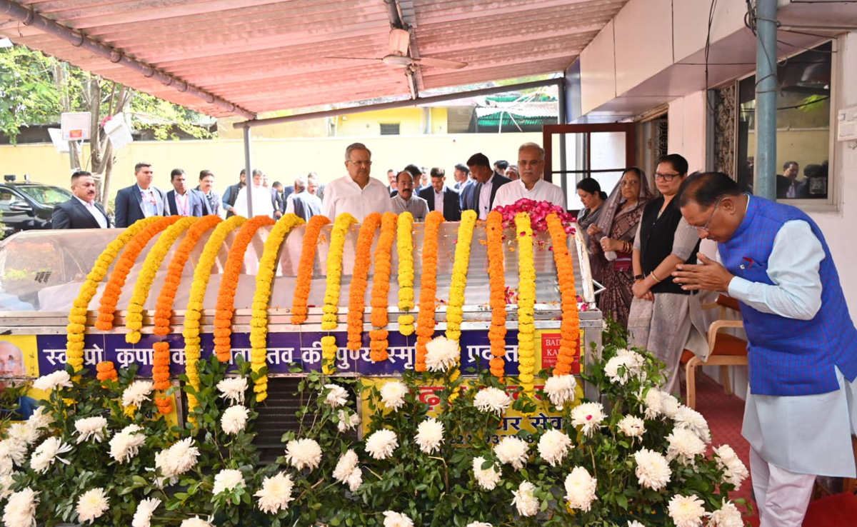 Chhattisgarh News: सीएम साय और रमन सिंह ने पूर्व मुख्यमंत्री भूपेश बघेल के पिता को दी श्रद्धांजलि, जताया दुख
