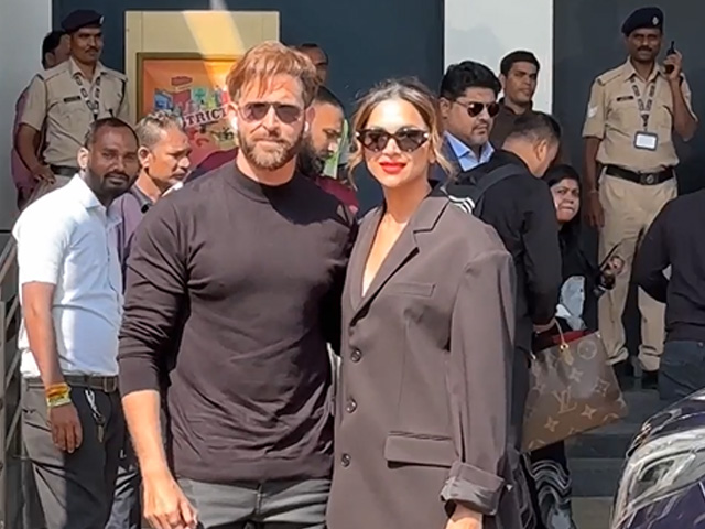 "<i>Ye Jodi </i> Hit <i>Hai</i>": Paps To Hrithik Roshan-Deepika Padukone