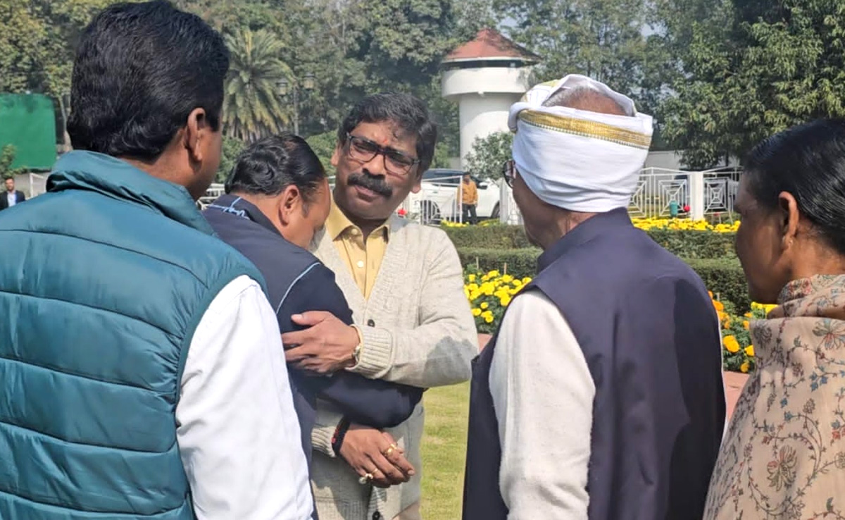 Probe Agency Officials Reach Hemant Soren's Ranchi House For Questioning