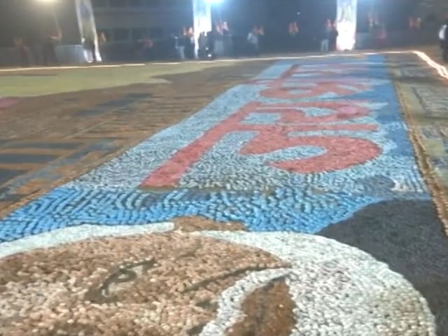 Video: अयोध्या में 14 लाख दीयों से बनी भगवान राम की आकृति के पास जलाए गए दीपक