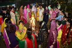 Lohri 2024:अजमेर में दिखी लोहड़ी की धूम, लोगों ने मनाया जश्न Lohri 2024:अजमेर में दिखी लोहड़ी की धूम, लोगों ने मनाया जश्न