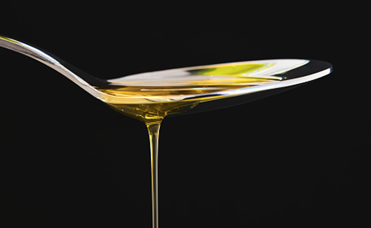 झुर्रियों को कम करता है इस सूखे मेवे का तेल, लगाने का तरीका भी है बेहद आसान 