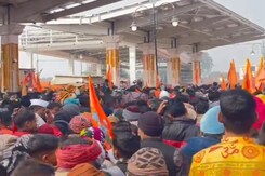 Over 2.5 Lakh Devotees Offer Prayers At Ayodhya Ram Temple Today Over 2.5 Lakh Devotees Offer Prayers At Ayodhya Ram Temple Today