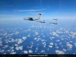 भारत, फ्रांस, यूएई ने अरब सागर के ऊपर विशाल हवाई युद्धाभ्यास किया भारत, फ्रांस, यूएई ने अरब सागर के ऊपर विशाल हवाई युद्धाभ्यास किया