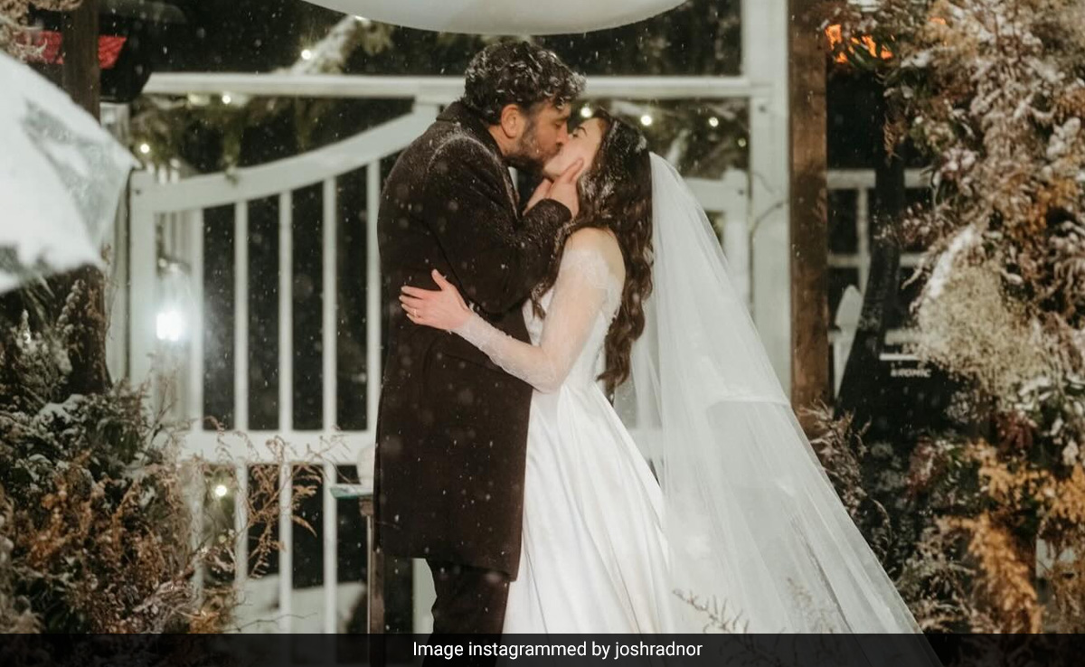 <i>How I Met Your Mother</i> Actor Josh Randor Marries Jordana Jacobs In Contrasting Wedding Style