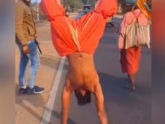 पैर बांधकर हाथों के बल अयोध्या पहुंचा रामभक्त, भक्ति देख हैरान रह गए लोग, जमकर वायरल हो रहा VIDEO