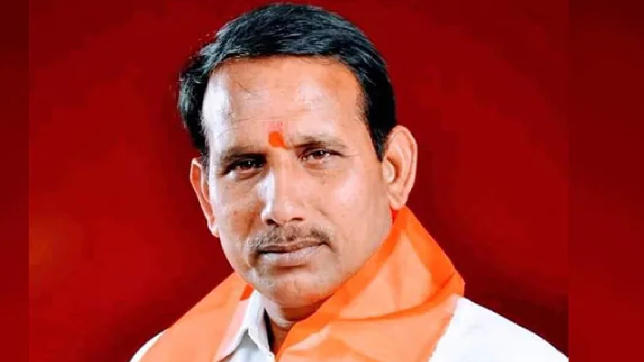 पिछोर के विधायक बेटे को थाने में बंद कराकर बोले 'अपराधी से कोई रिश्ता नहीं होता'