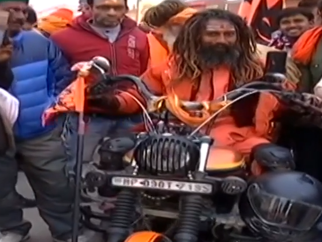 मध्य प्रदेश से अयोध्या पहुंचे बाबा बवंडर, प्राण प्रतिष्ठा समारोह में शामिल होने के लिए बाइक से आए