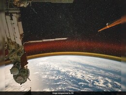 ISS Unveils Mesmerizing View of Earth's Glowing Atmosphere 258 Miles Above Pacific Ocean ISS Unveils Mesmerizing View of Earth's Glowing Atmosphere 258 Miles Above Pacific Ocean