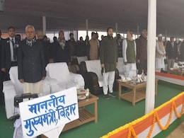 गणतंत्र दिवस के मौके पर सीएम नीतीश और तेजस्वी यादव में दिखी थी दूरी गणतंत्र दिवस के मौके पर सीएम नीतीश और तेजस्वी यादव में दिखी थी दूरी