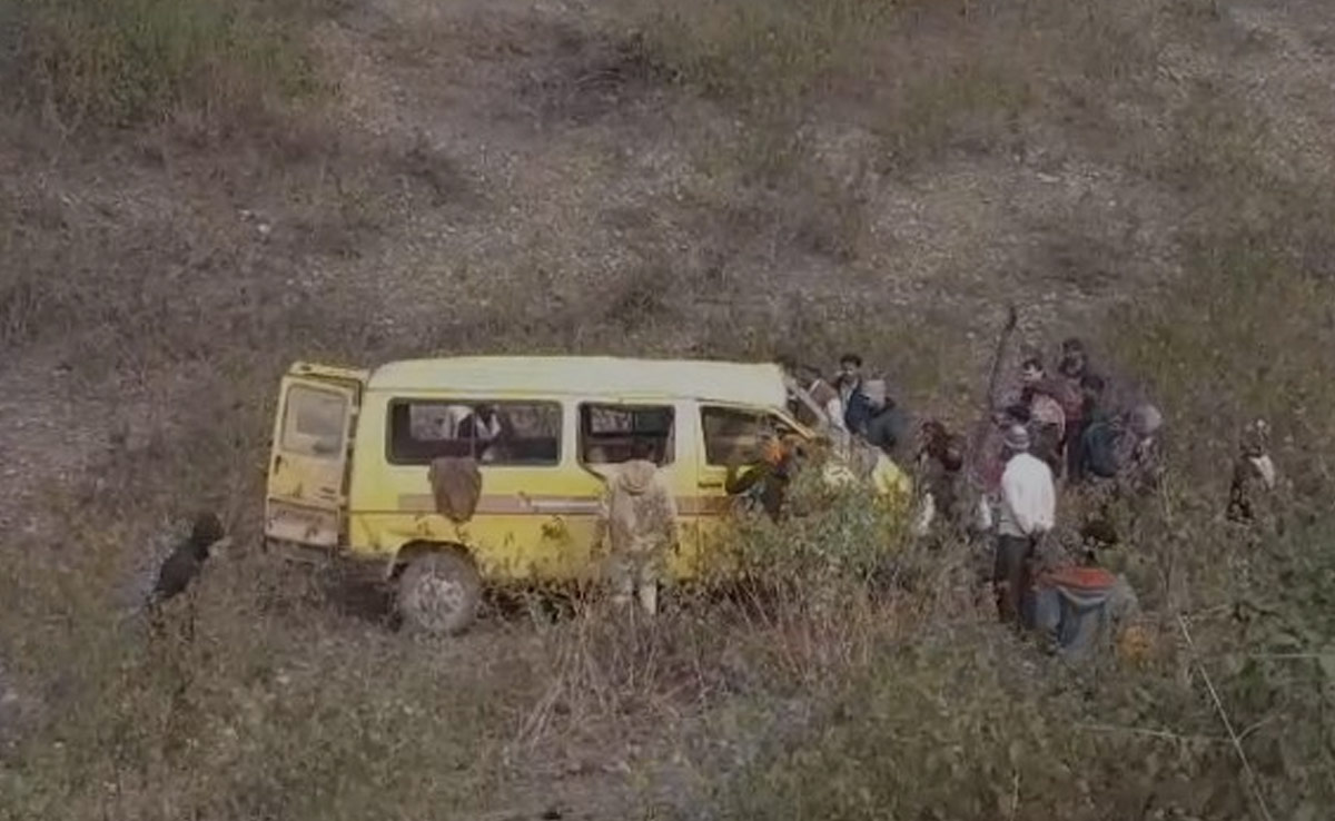 Sidhi News: स्कूली वैन के पलटने से कई बच्चे हुए घायल, एक की हालत काफी नाजुक...ड्राइवर की लापरवाही की बात आई सामने